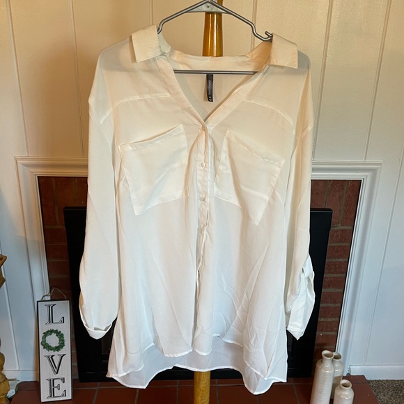 Massini Tops - Womens plus white chiffon button top size 3x